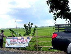 Polsek Laren Memasang Bener Serta Memberi Himbauan Kepada Masyarakat Terkait Larangan Mengunakan Aliran Listrik Jebakan Tikus