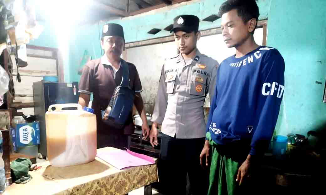 Polsek Maduran Berhasil Amankan Minuman Keras Jenis Tuak Di Dua Lokasi