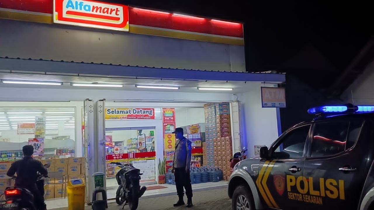 Polsek Sekaran Laksanakan Patroli Humanis Sasaran Obyek Vital Alfamart Desa Bulutengger