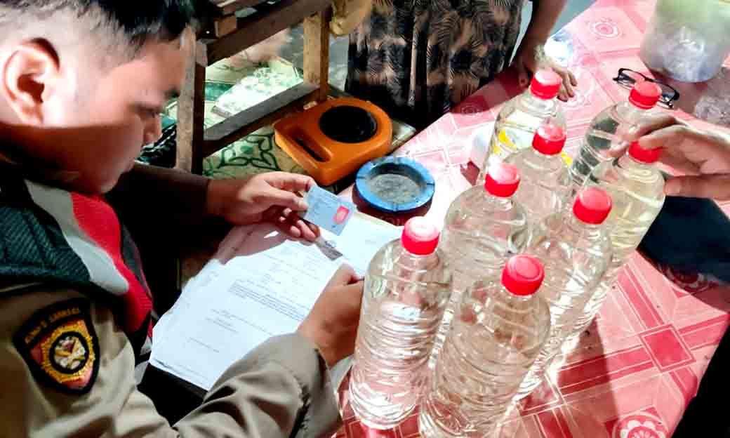 Sat Samapta Polres Lamongan Berhasil Amankan Ratusan Liter Minuman Beralkohol Di Beberapa Wilayah Dalam Giat Kryd