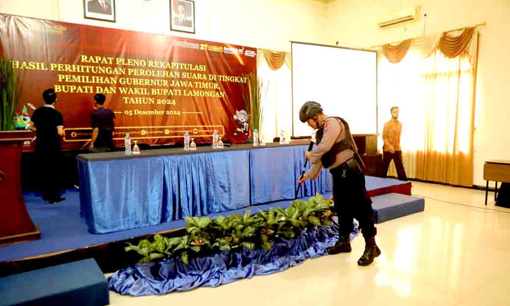 Sat Samapta Polres Lamongan Lakukan Sterilisasi Lokasi Rapat Pleno
