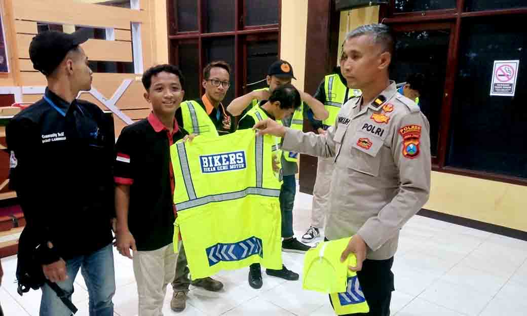 Satbinmas Polres Lamongan Apelkan Dan Gelar Pembinaan Komunitas Motor Di Lamongan