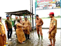 Sidak Lokasi Banjir, Plt Bupati Sidoarjo Subandi Pastikan Penanganan yang Baik