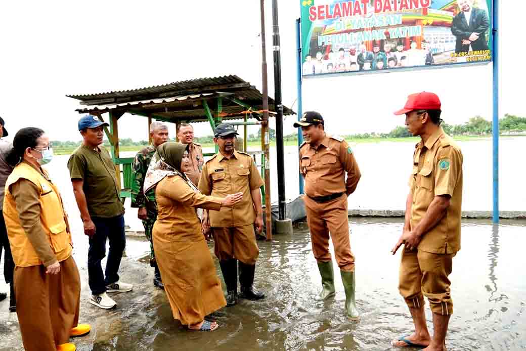 Sidak Lokasi Banjir, Plt Bupati Sidoarjo Subandi