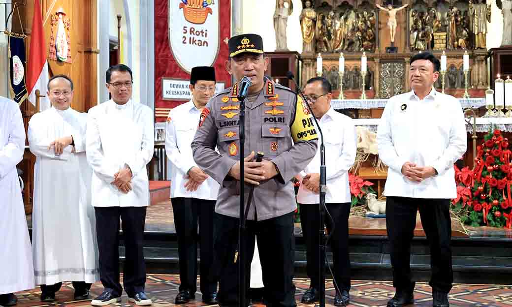 Ucapkan Selamat Natal, Kapolri Mari Genggam Erat Persatuan