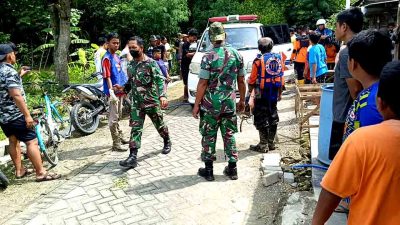 Warga Dusun Dapet Di Gegerkan Dengan Penemuan Mayat Tersangkut Di Kali Lamong.