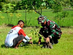 Yonarmed 12 Kostrad Bersama Warga Desa Pangkur Tanam 1000 Pohon Sukun untuk Kelestarian Lingkungan