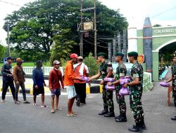 Yonarmed 12 Kostrad Gelar Kegiatan Jumat Berkah Berbagi untuk Masyarakat Sekitar