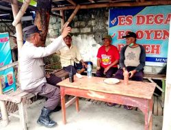 Anggota Polsek Babat Sambang Warga di Warung Kopi Berikan Himbauan Kamtibmas