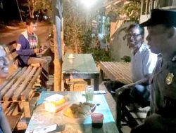 Anggota Polsek Laren Patroli Dialogis Sambangi Warga Berikan Pesan Kamtibmas