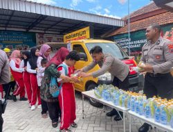 Mobil Senyum Polres Tulungagung Hadir Berbagi Makanan Bergizi, Pelajar SLB Riang Hati