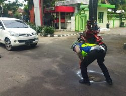 Polres Kediri Kota Perkuat Keselamatan Lalu Lintas: Edukasi Supir Truk dan Survei Jalan Rusak