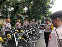 Personel Sat Samapta Polres Kediri melaksanakan pengecekan kendaraan bermotor (Ranmor) dinas. Pemeriksaan ini bertujuan memastikan kendaraan dalam keadaan baik dan terawat