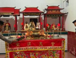 Polres Ngawi Siagakan Personel di Klenteng Sien Hien Kiong, Perayaan Imlek Berlangsung Kondusif