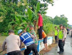 Tanggap Bencana, Polisi Bersama TNI dan Warga Bersihkan Sampah di Aliran Sungai Kali Ulo Magetan