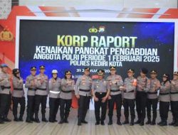 Kapolres Kediri Kota Pimpin Upacara Kenaikan Pangkat Pengabdian