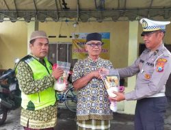Jumat Berkah: Polisi Bagikan Santunan dan Himbauan Keselamatan di Masjid Al Muttaqin