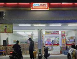 Polsek Sekaran Patroli Malam Hari Sambangi Obyek Vital Alfamart Memberi Himbauan Kamtibmas