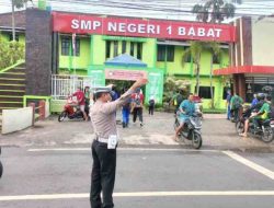 Pengaturan Lalu Lintas di Depan Sekolah Wujud Pelayanan Polsek Babat Terhadap Pelajar