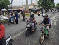 Aiptu Abdul Hamid dan Bripda Mirza Laksanakan Commander Wish Pagi di Simpang Empat Pasar Laren