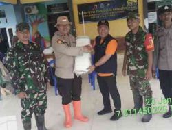 Peduli Bencana Banjir Polsek Laren Salurkan Bantuan 100 Lembar Karung Palstik di Desa Bulutigo