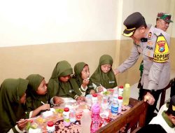Jumat Berkah, Polres Jember Berbagi Makanan Bergizi Untuk Pelajar Sekolah Dasar