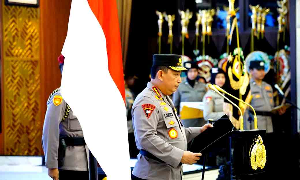 Kapolri Pimpin Sertijab Kapolda Sumbar Irjen Pol Dr. Gatot Tri Suryanta