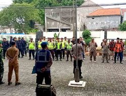 Kapolsek Babat Pimpin Apel Persiapan Keamanan Tahun Baru 2025 Bersama TNI dan Pol, PP