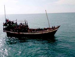 Malaysia Tolak 2 Kapal yang Membawa Hampir 300 Pengungsi Rohingya