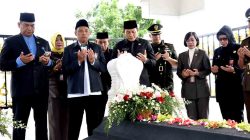 Memperingati Harjasda Ke 166 Tahun 2025, Plt. Bupati Sidoarjo Ziarah Ke Makam Mantan Bupati Sidoarjo Terdahulu