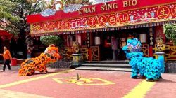 Penampilan Barongsai Warnai Perayaan Imlek Di Kwan Sing Bio Tuban