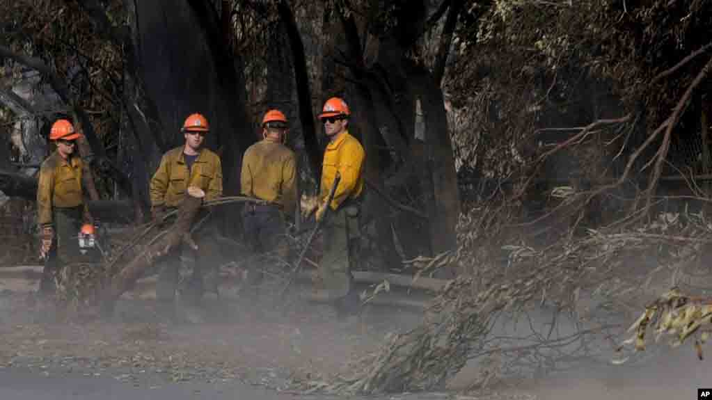 Petugas Damkar Los Angeles Bersiap Hadapi Angin Berbahaya ‘terakhir’