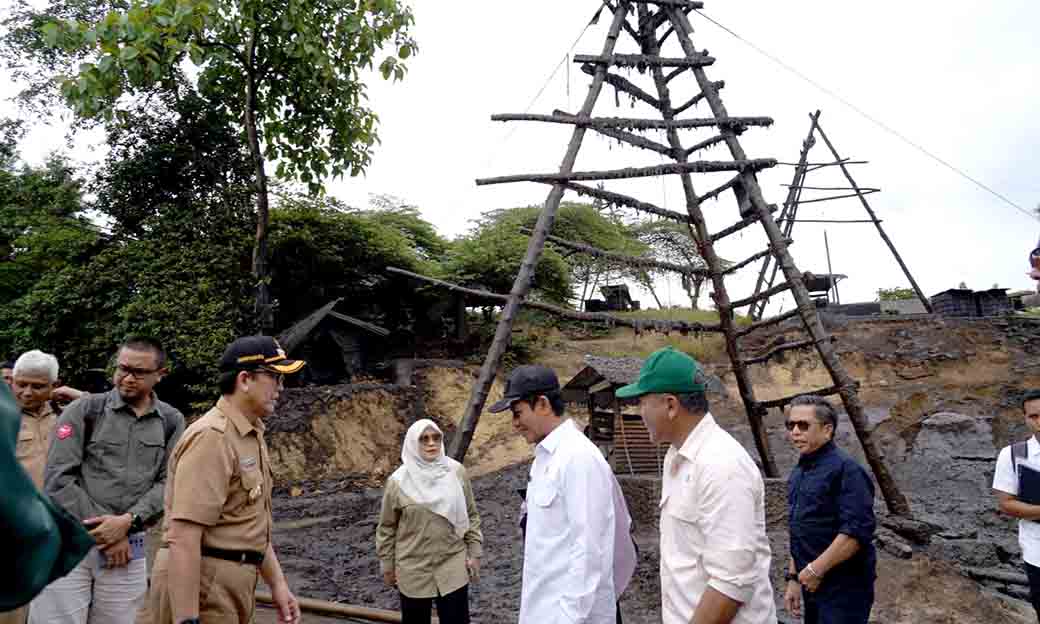 Pj. Bupati Bojonegoro Dampingi Lawatan Menteri Lingkungan Hidup Ri Di Sumur Minyak Tradisional Desa Wonocolo 2