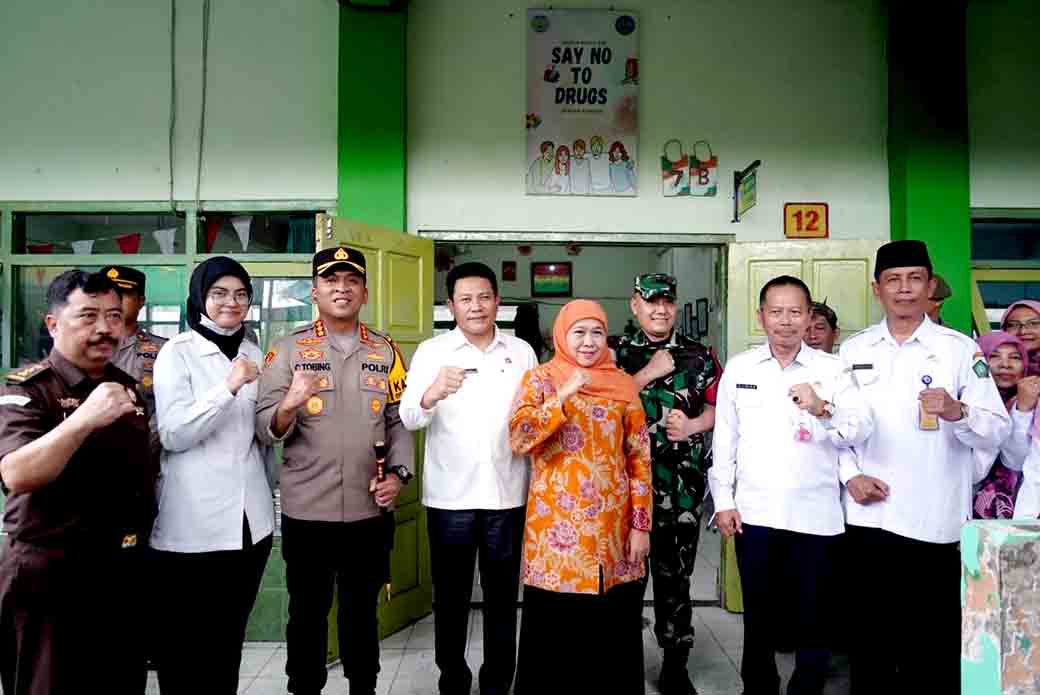 Plt. Bupati Sidoarjo Dan Gubernur Terpilih Jawa Timur Tinjau Pelaksanaan Makan Bergizi Gratis 2