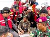 Plt. Bupati Sidoarjo H. Subandi Sidak HGB Laut di Desa Segoro Tambak, Kecamatan Sedati