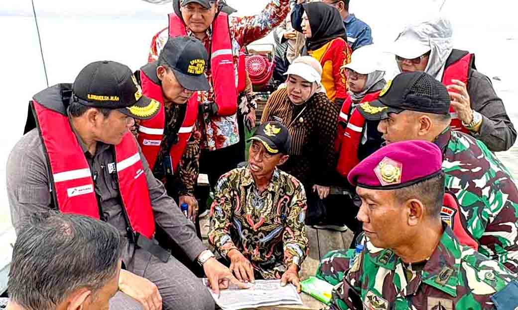 Plt. Bupati Sidoarjo H. Subandi Sidak Hgb Laut Di Desa Segoro Tambak, Kecamatan Sedati 2