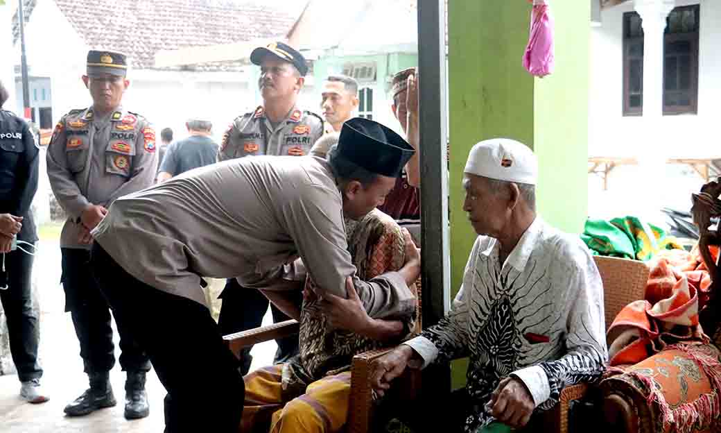 Polres Mojokerto Beri Santunan Duka Kepada Korban Ledakan Di Puri