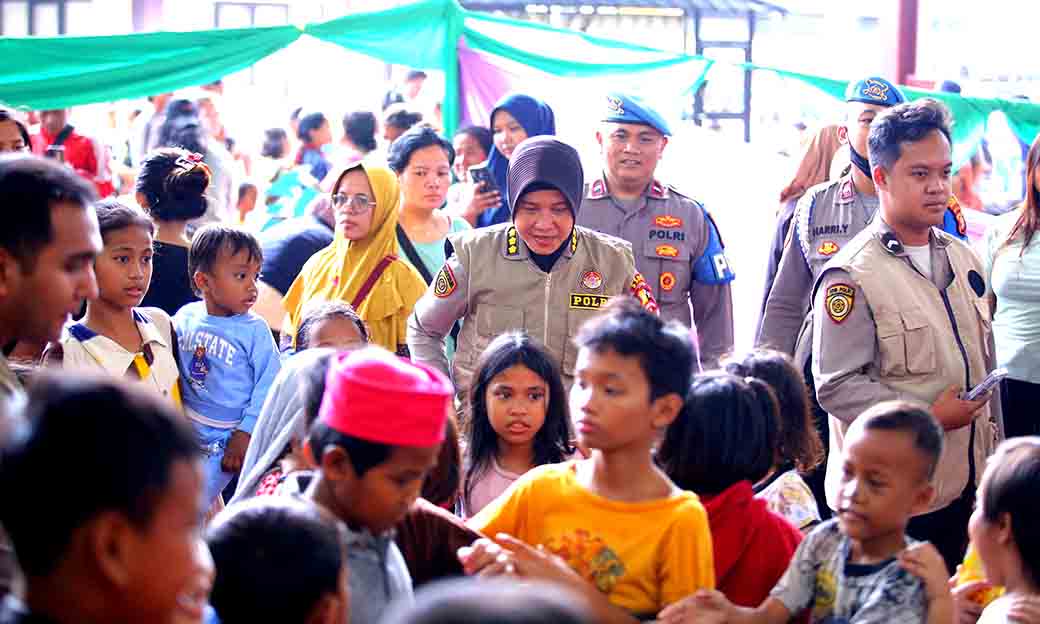 Polri Dirikan Dapur Lapangan Dan Gelar Trauma Healing Untuk Korban Kebakaran Di Kebon Kosong