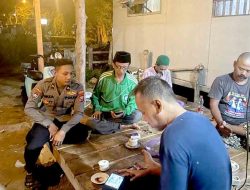 Polsek Laren Laksanakan Patroli Dialogis di Warung Kopi Bersama Warga