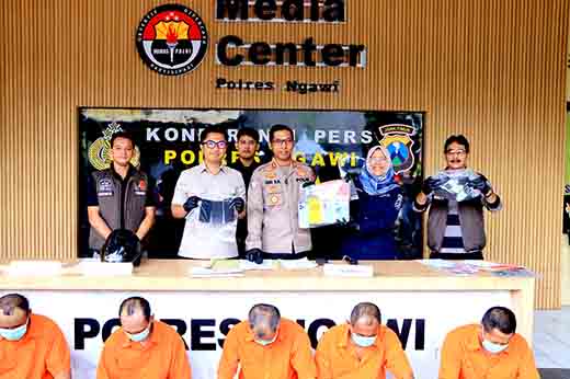 Reskrim Polres Ngawi Ungkap Kasus Penipuan Dan Atau Penggelapan Hp Di 22 Tkp Lintas Provinsi.