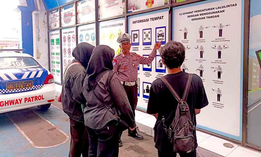 Satlantas Polres Kediri Kota Himbau Supir Truk Jaga Keselamatan Berkendara
