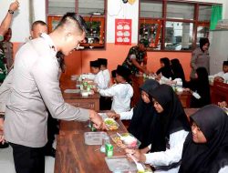Sukseskan Asta Cita Kapolres Jember Bagikan Makanan Bergizi untuk Siswa SD