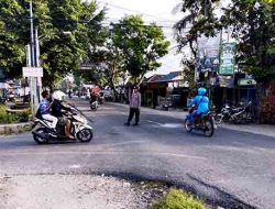 Pengaturan Lalu Lintas Pagi oleh Polsek Sekaran untuk Antisipasi Kecelakaan dan Kemacetan