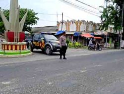 Commander Wish Pagi Anggota Polsek Laren Turun Jalan Urai Kemacetan