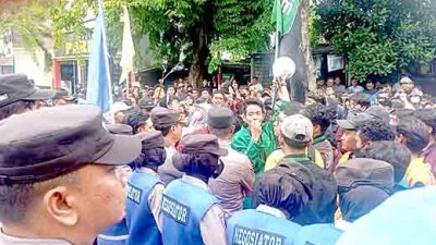 Demo Mahasiswa 2