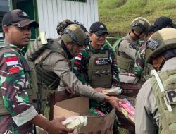 TNI-Polri Gelar Bakti Sosial Kepada Warga Kiwirok