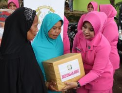 Polres Pasuruan Salurkan Bantuan untuk Korban Pergeseran Tanah di Purwodadi