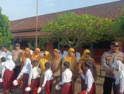 Jadi Irup, Personel Polsek Ringinrejo Sampaikan Pesan Anti Bullying pada Siswa SDN Deyeng 2