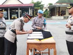Polres Kediri menggelar Serah Terima Jabatan (Sertijab) Kasat Narkoba dan empat Kapolsek, pada Kamis (6/2/2025)