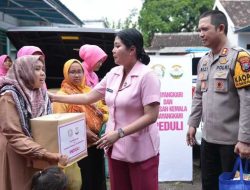Polres Situbondo dan Bhayangkari Salurkan Bantuan kepada Warga Terdampak Banjir
